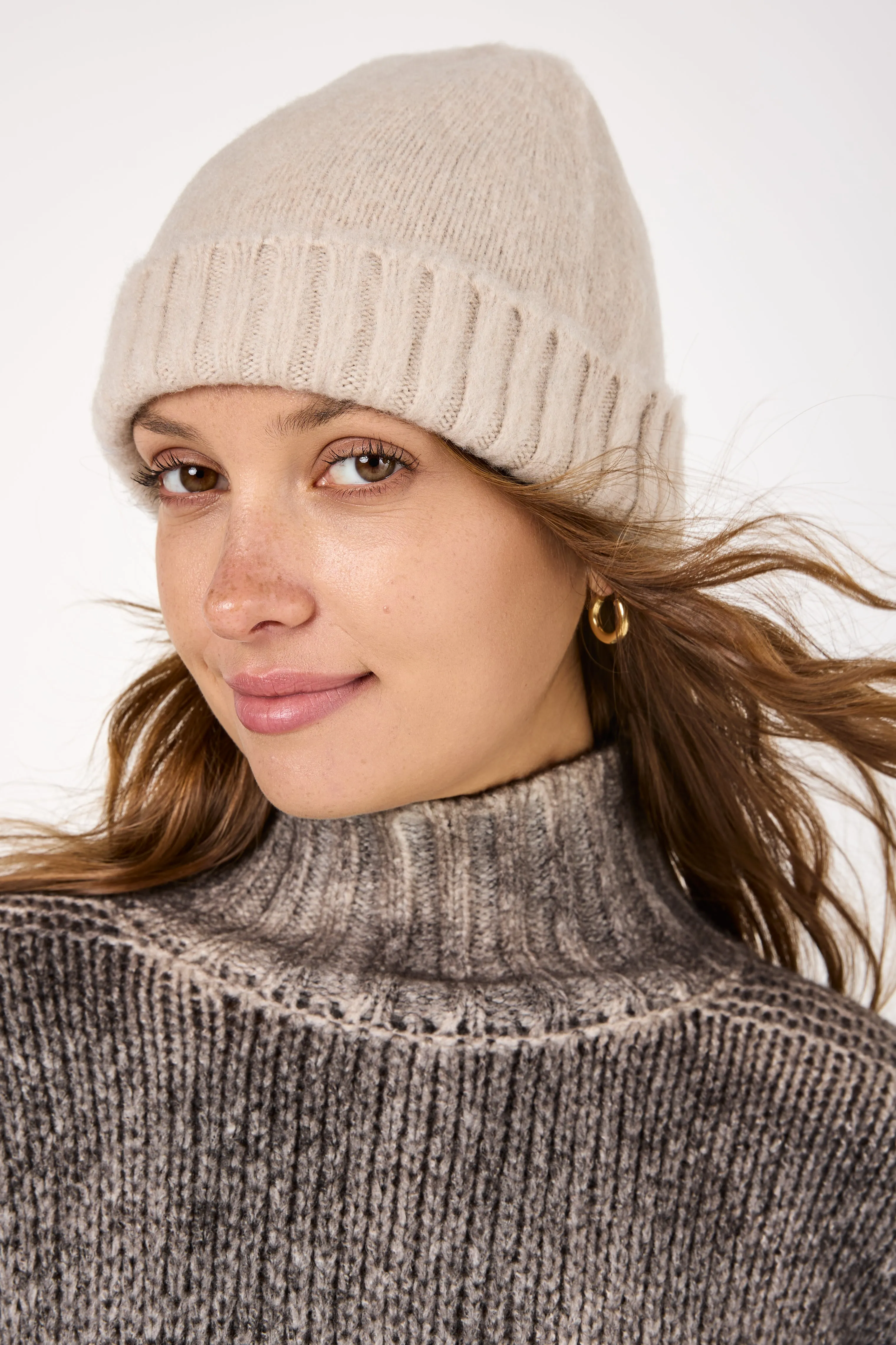 Ribbed Carded Beanie Hat in Sabbia